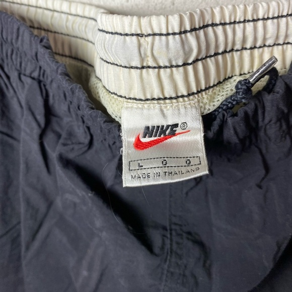 Nike Men's Black Athletic Shorts - Picture 3 of 4